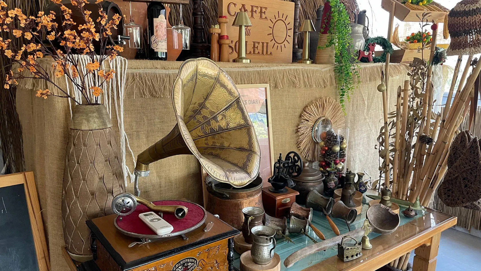 Fethiye Kargı'da İstanbul Ruhunu Yaşatan Antika Kafe
