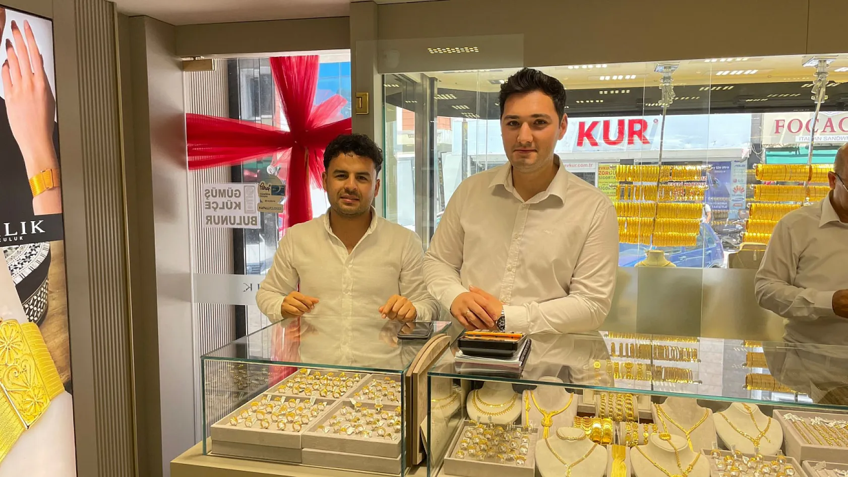 Fethiye Karlık Kuyumculuk'tan piyasa yorumu: 'Petrol ve altın birlikte hareket ediyor'