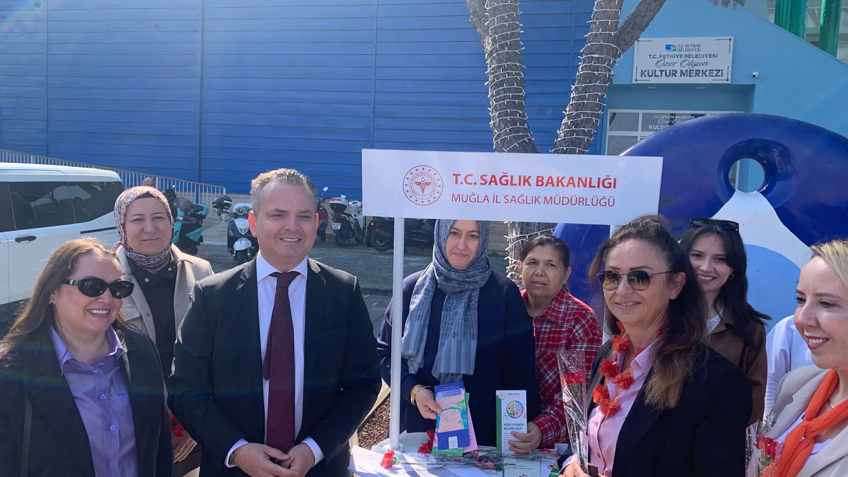 Fethiye Kaymakamı Akkaya kadın üreticiler ve kurum stantlarını inceledi