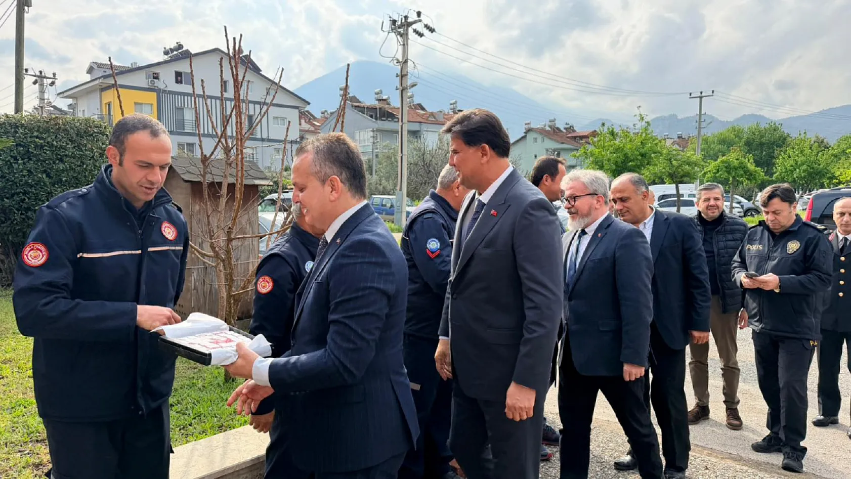 Fethiye Kaymakamı Akkaya'dan itfaiye personeline moral ziyareti