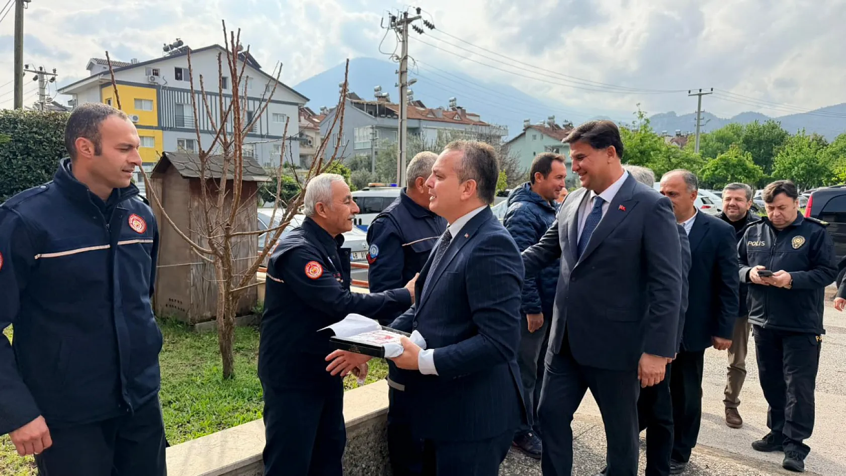 Fethiye Kaymakamı Akkaya'dan itfaiye personeline moral ziyareti