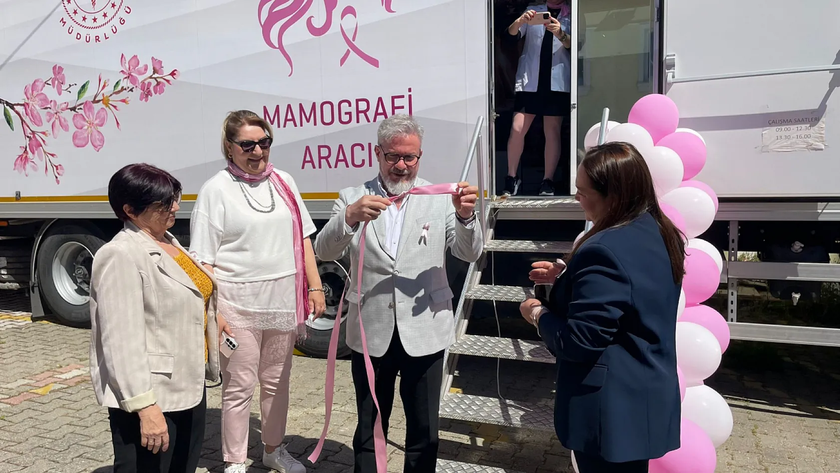 Fethiye KETEM önünde 'Pembe Tır' ile kanser taraması