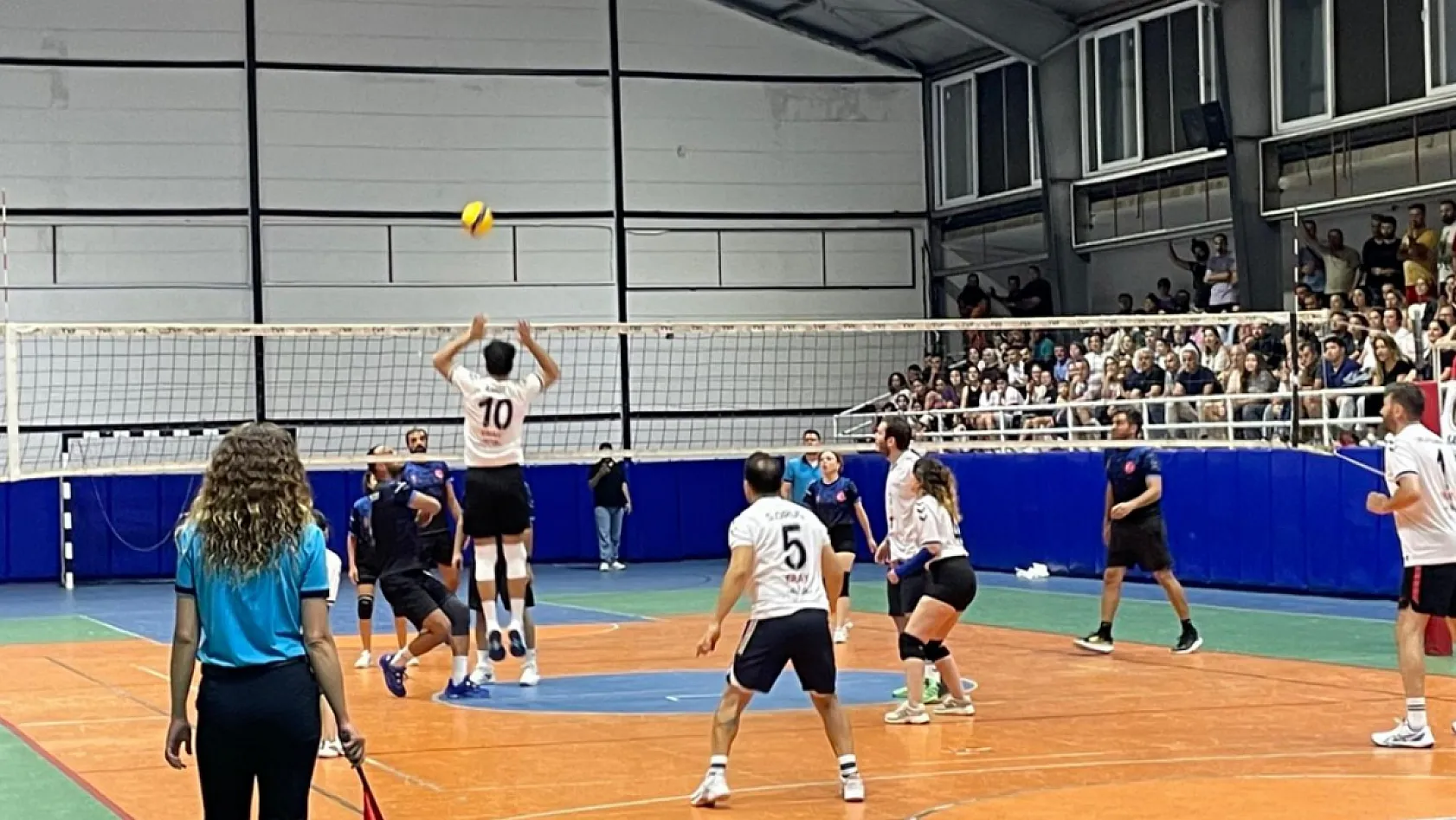 Fethiye Kurumlar Arası Voleybol Turnuvası'nda Şampiyon Esnaf ve Sanatkarlar Odası
