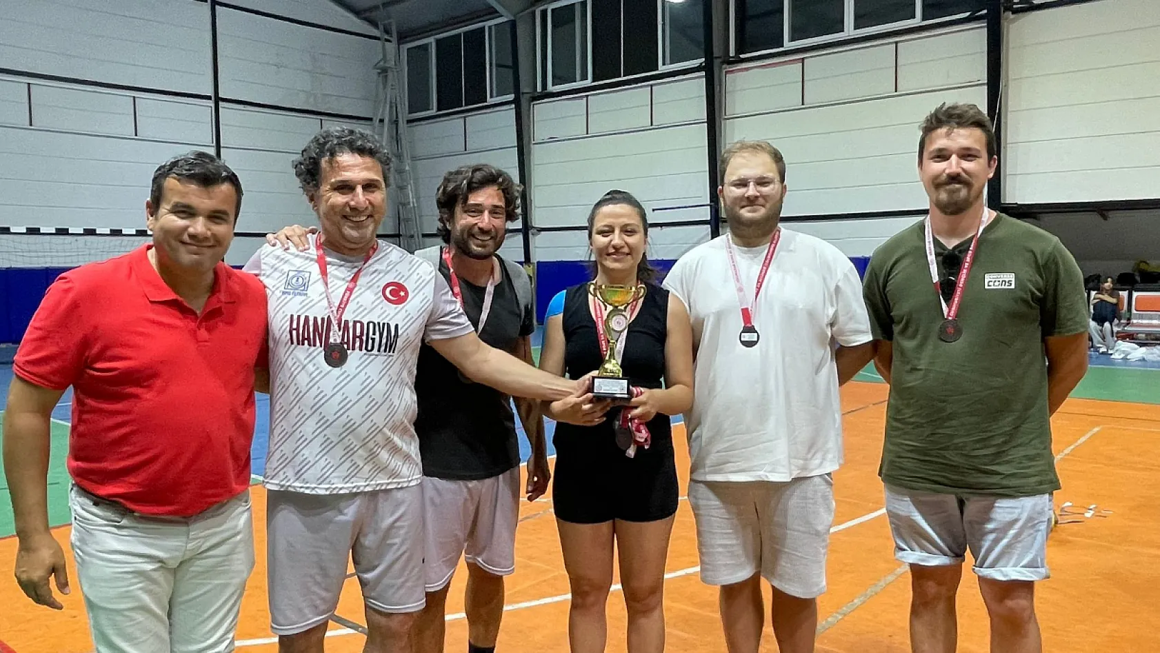Fethiye Kurumlar Arası Voleybol Turnuvası'nda Şampiyon Esnaf ve Sanatkarlar Odası