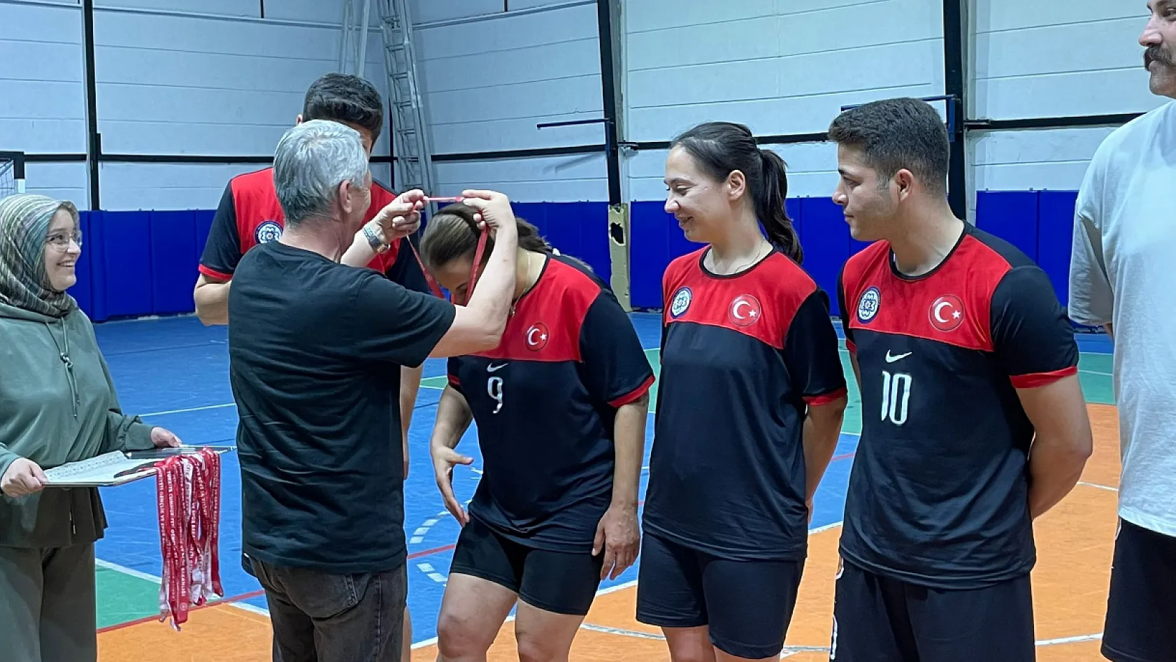 Fethiye Kurumlar Arası Voleybol Turnuvası'nda Şampiyon Esnaf ve Sanatkarlar Odası