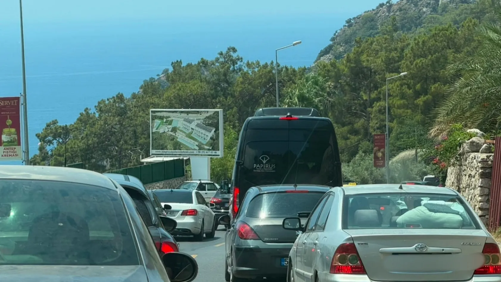 Fethiye-Ölüdeniz yolunda trafik çilesi: Kilometrelerce araç kuyruğu oluştu