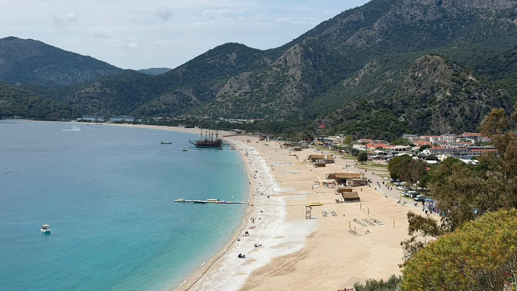 Fethiye Ölüdeniz'de sezon ısındı: Sahillerde yoğunluk artıyor