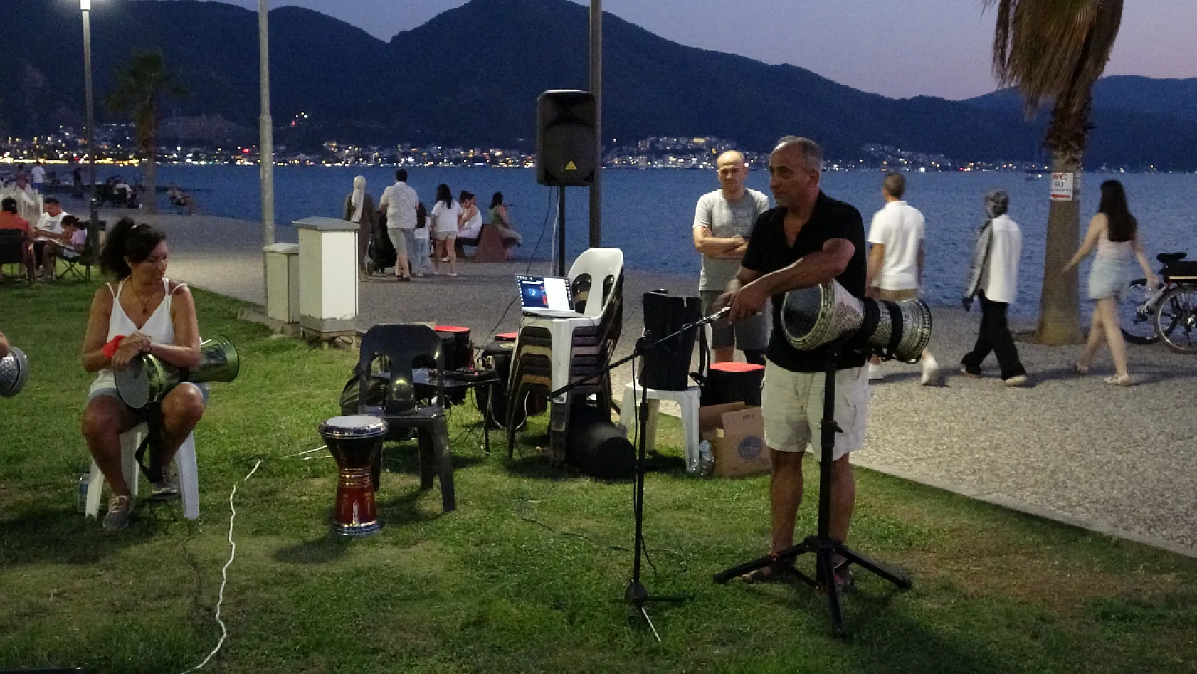 Fethiye Otizm Derneği'nden anlamlı buluşma: Üyeler ve aileler sahilde bir araya geldi
