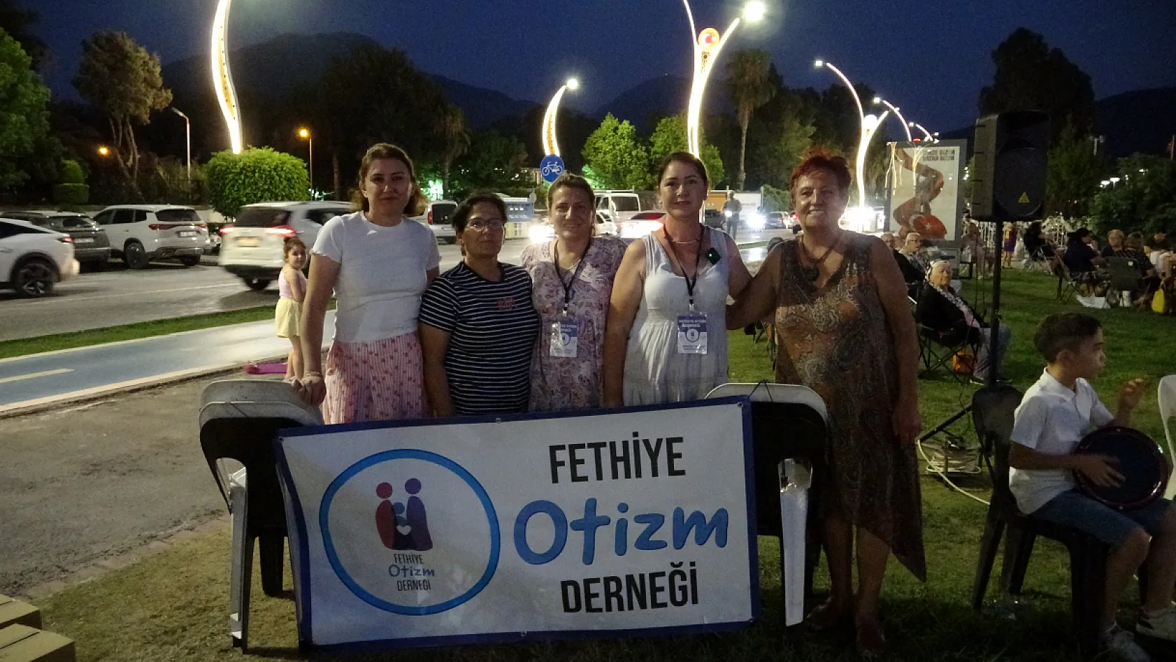 Fethiye Otizm Derneği'nden anlamlı buluşma: Üyeler ve aileler sahilde bir araya geldi