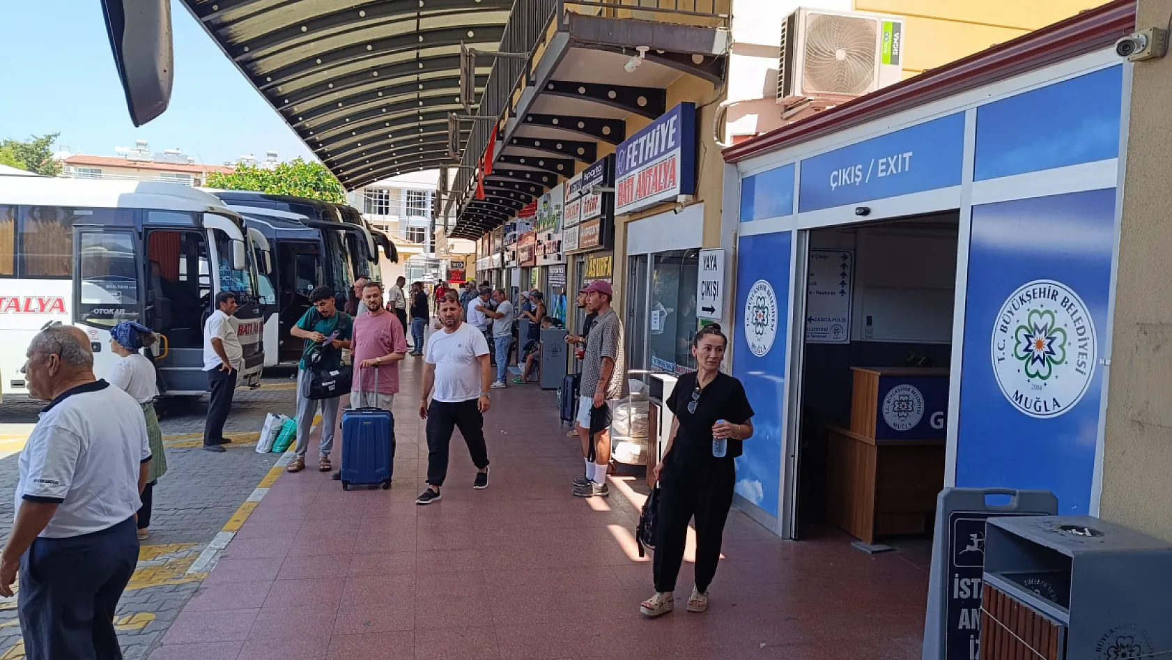Fethiye Otogarı'nda dönüş yoğunluğu: Tatilciler memnun ayrılıyor