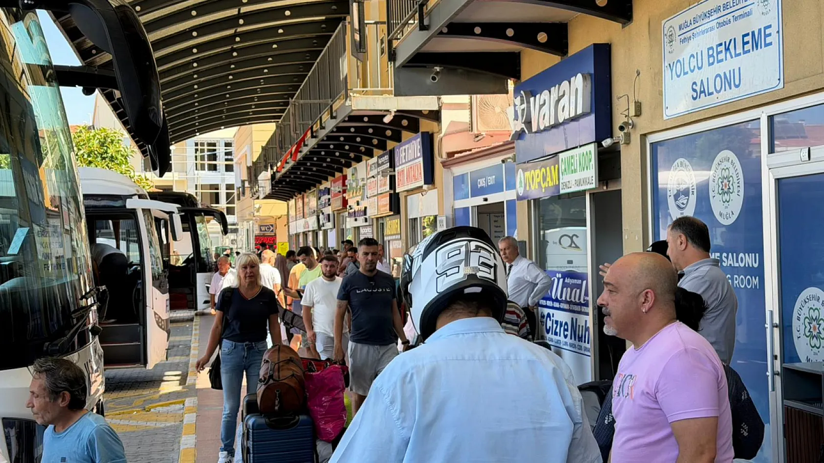 Fethiye Otogarı'nda yoğunluk: Peronlarda hareketlilik arttı