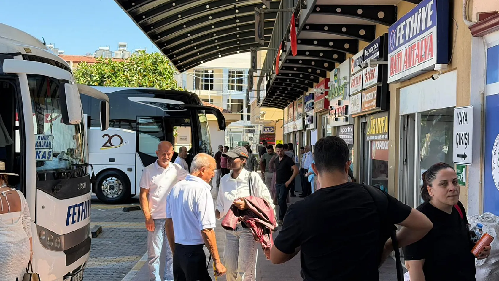 Fethiye Otogarı'nda yoğunluk: Peronlarda hareketlilik arttı