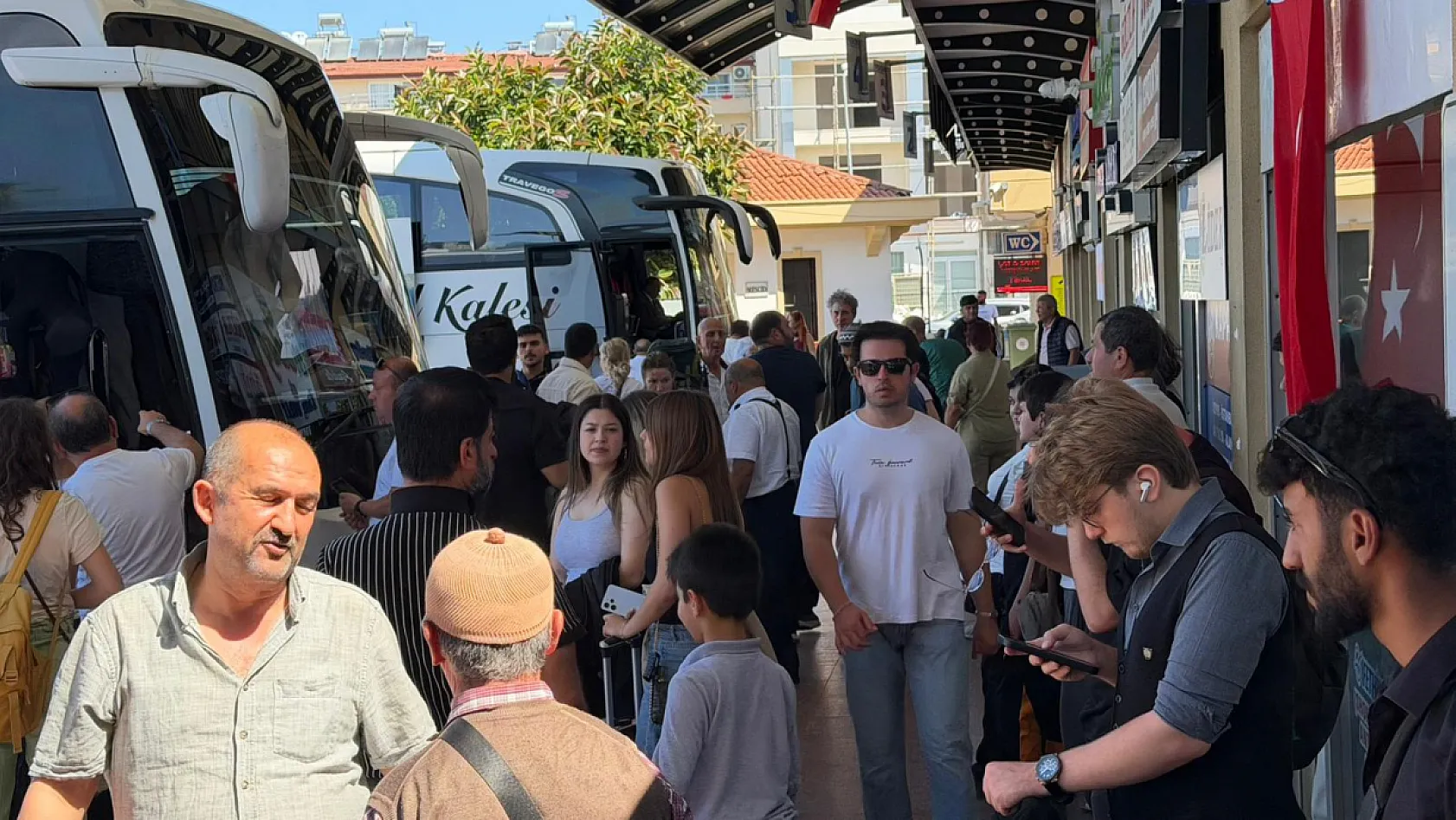 Fethiye Otogarı'nda bayram bereketi: Giden de gelen de çok