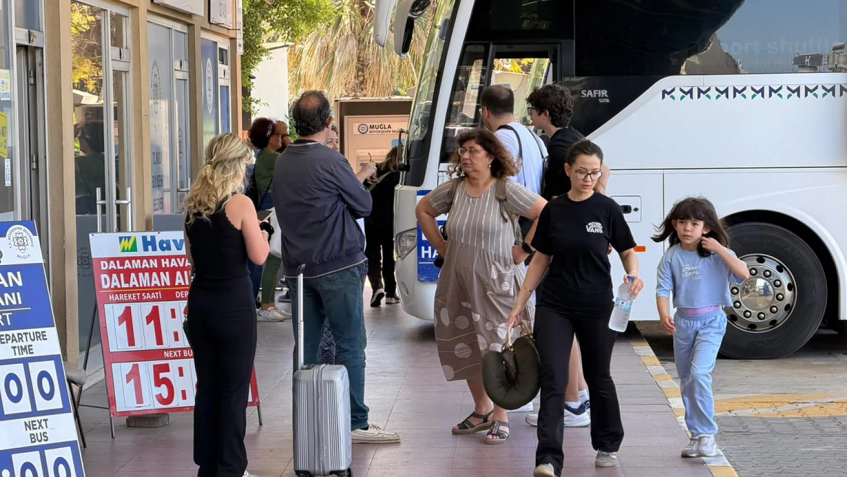 Fethiye Otogarı'nda bayram bereketi: Giden de gelen de çok