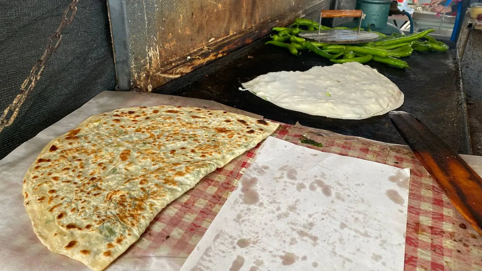 Fethiye Pazarında turistlerin gözde lezzeti: 'Tatile gelince ilk bizi buluyorlar'