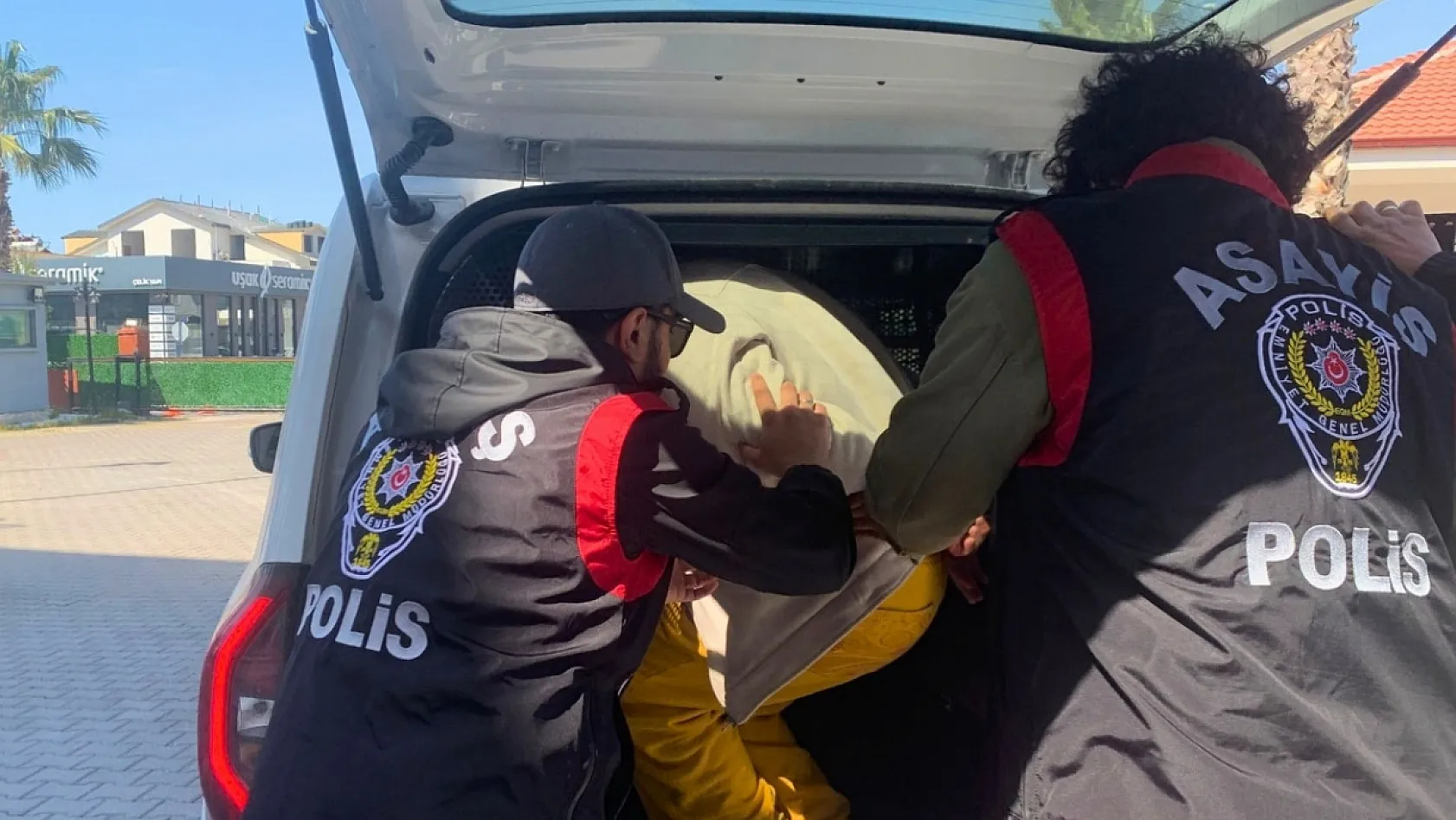Fethiye polisi olası bir kadın cinayetinin önüne geçti: Şüphelinin evinden cephanelik çıktı