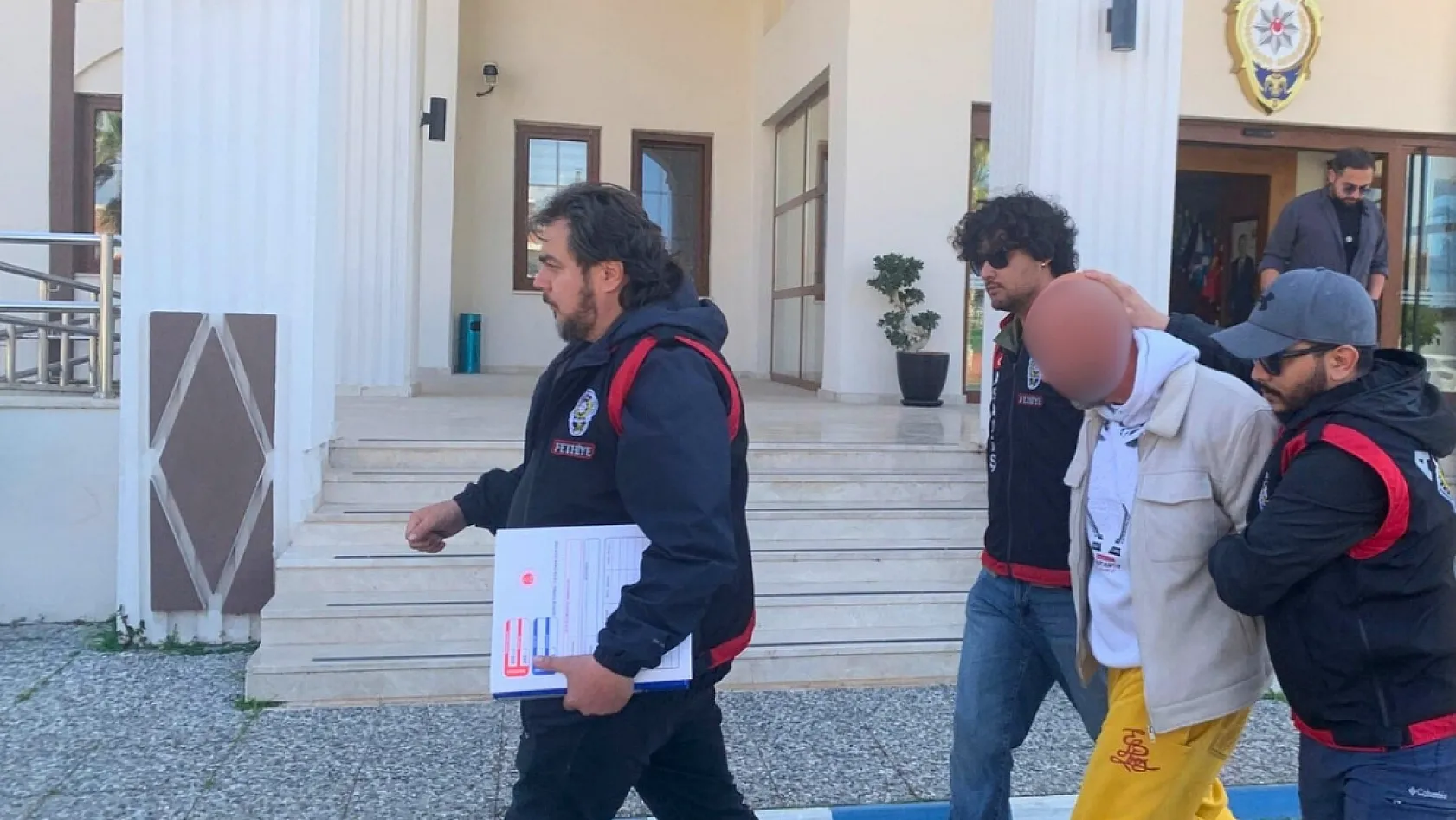 Fethiye polisi olası bir kadın cinayetinin önüne geçti: Şüphelinin evinden cephanelik çıktı