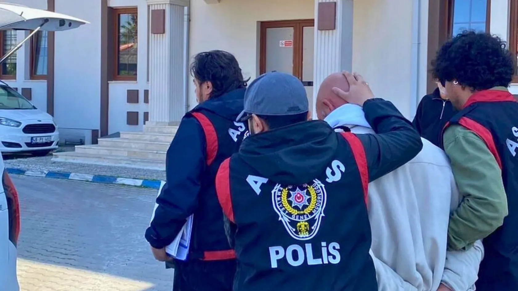 Fethiye polisi olası bir kadın cinayetinin önüne geçti: Şüphelinin evinden cephanelik çıktı