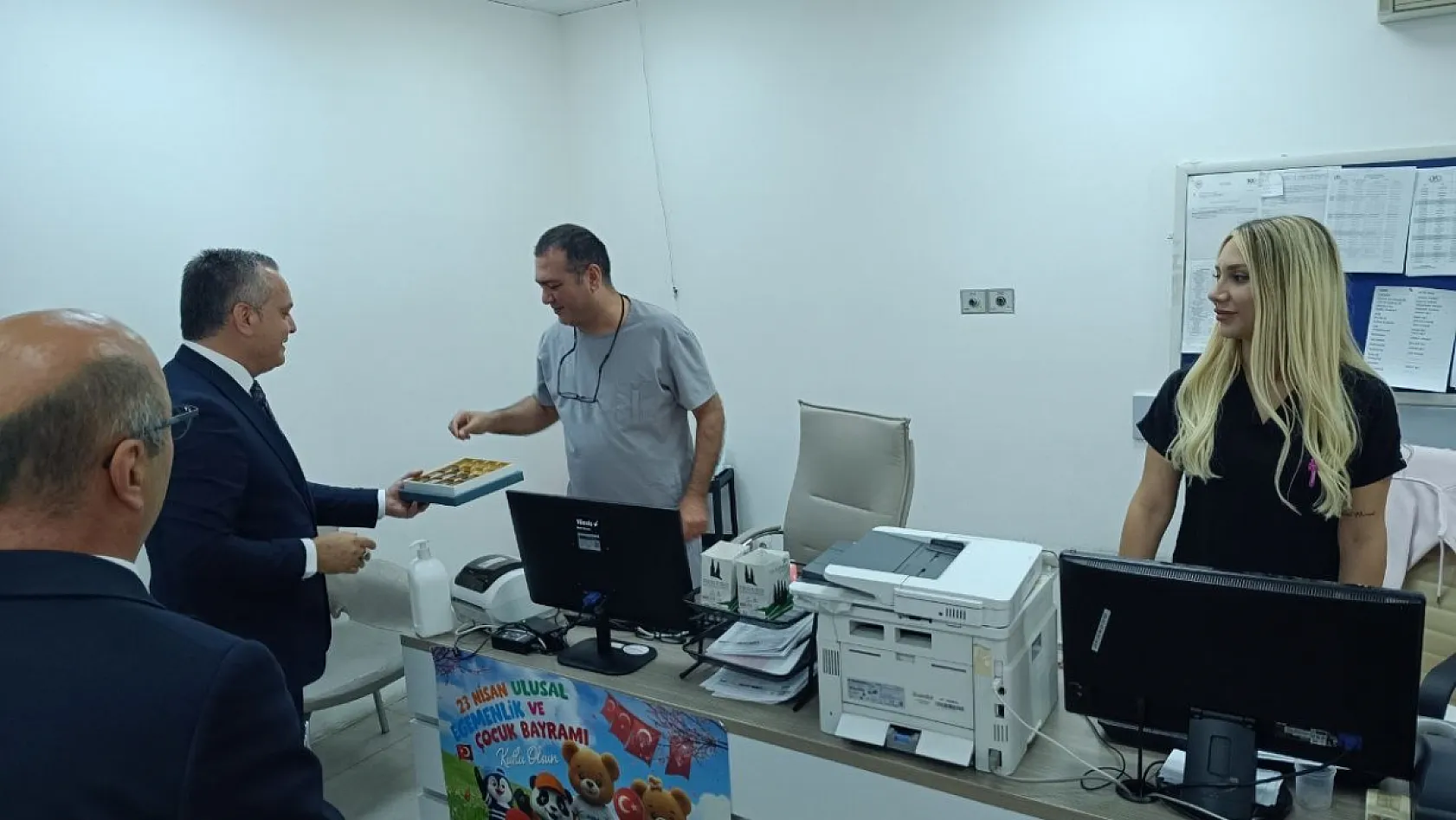 Fethiye Protokolünden Devlet Hastanesi Personeline Bayram Ziyareti