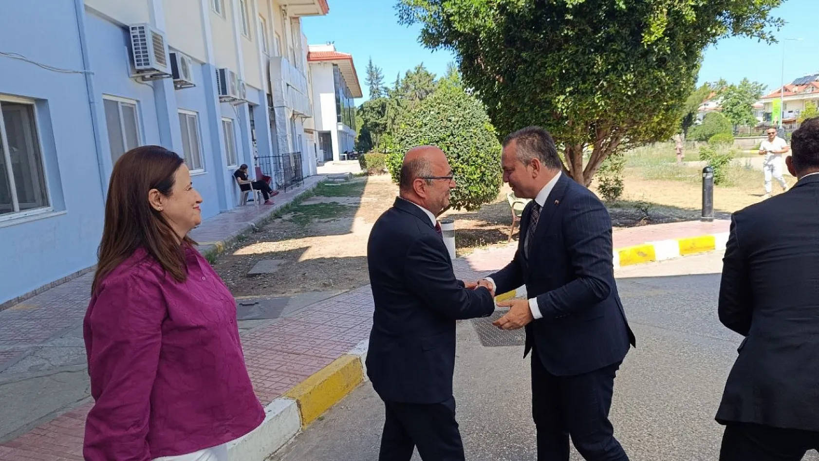 Fethiye Protokolünden Devlet Hastanesi Personeline Bayram Ziyareti