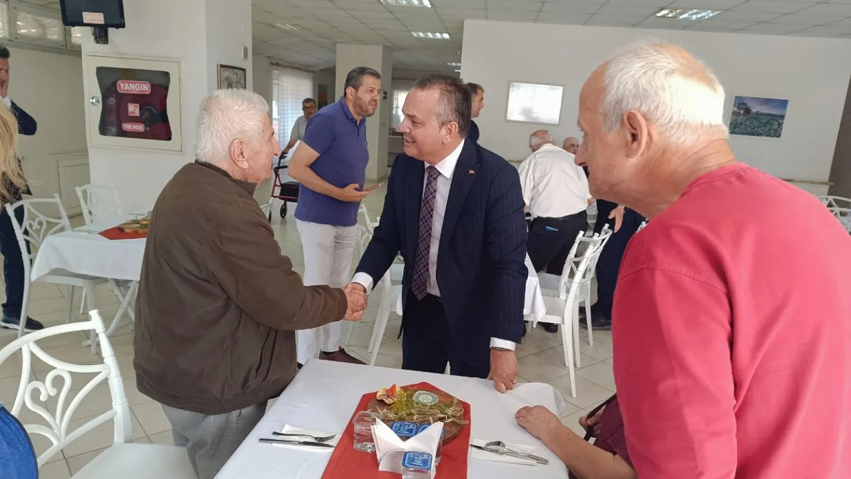 Fethiye Protokolünden Huzurevi Sakinlerine Bayram Ziyareti