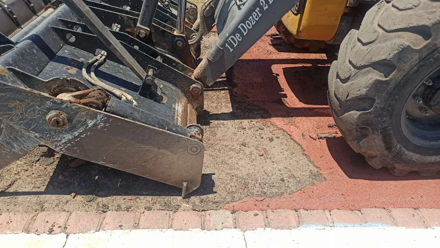 Fethiye Sahil Bandında Tartan Pist Yenileme Çalışmaları Sürüyor