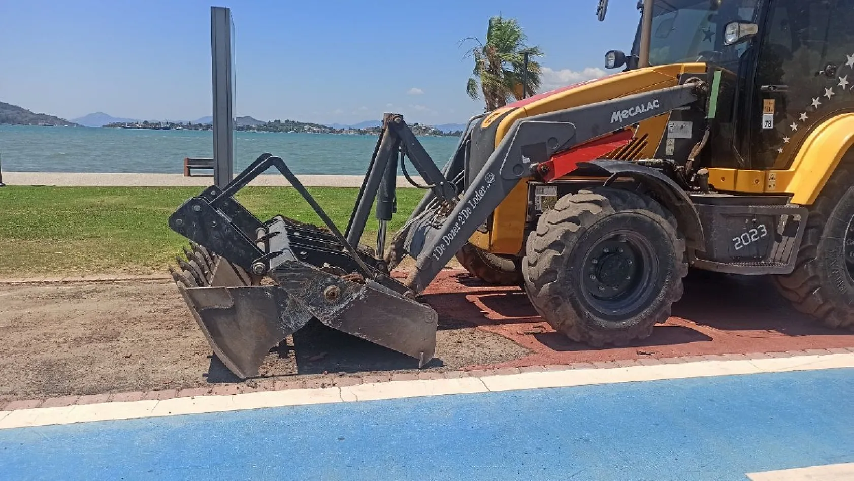 Fethiye Sahil Bandında Tartan Pist Yenileme Çalışmaları Sürüyor