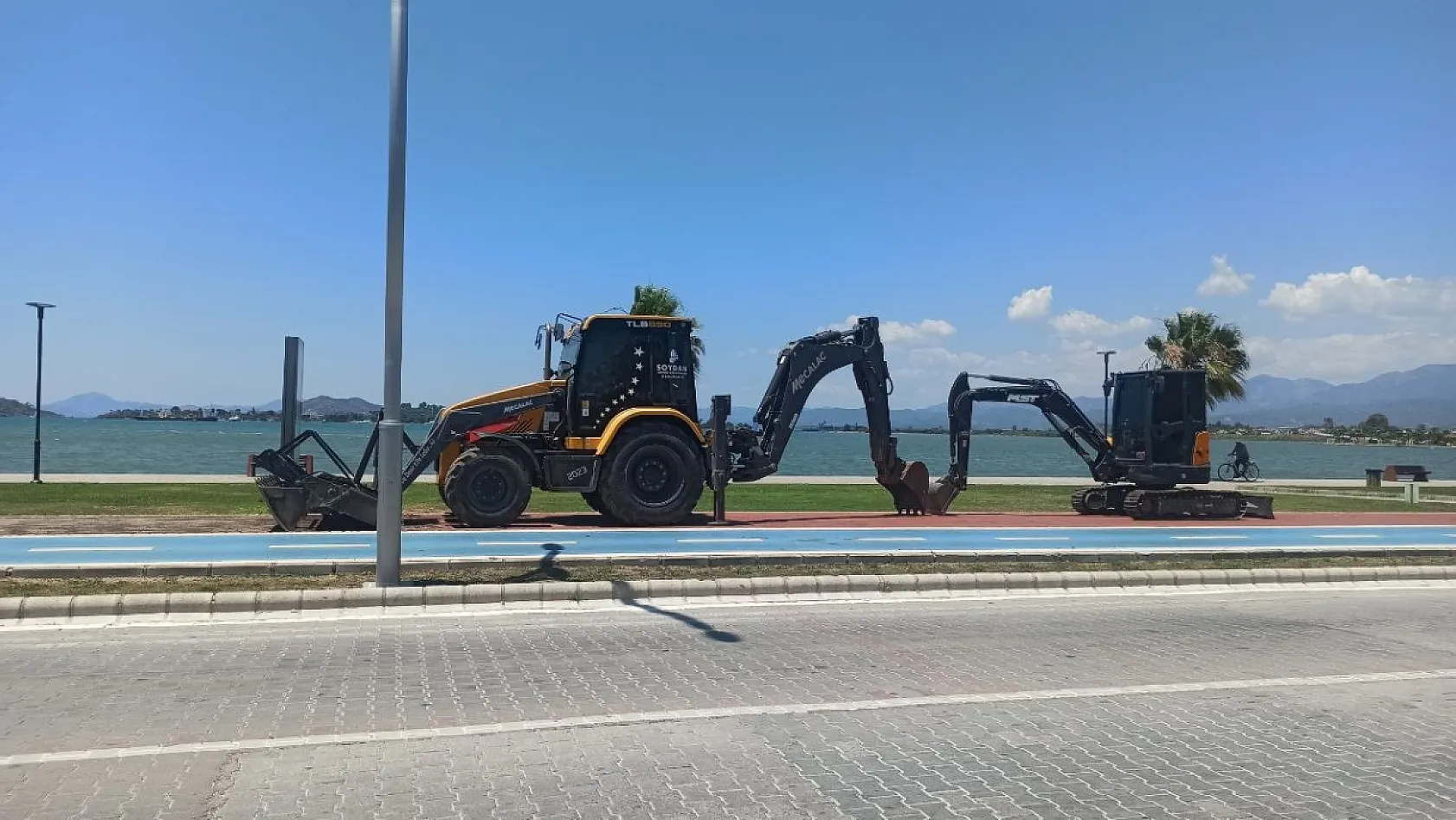 Fethiye Sahil Bandında Tartan Pist Yenileme Çalışmaları Sürüyor