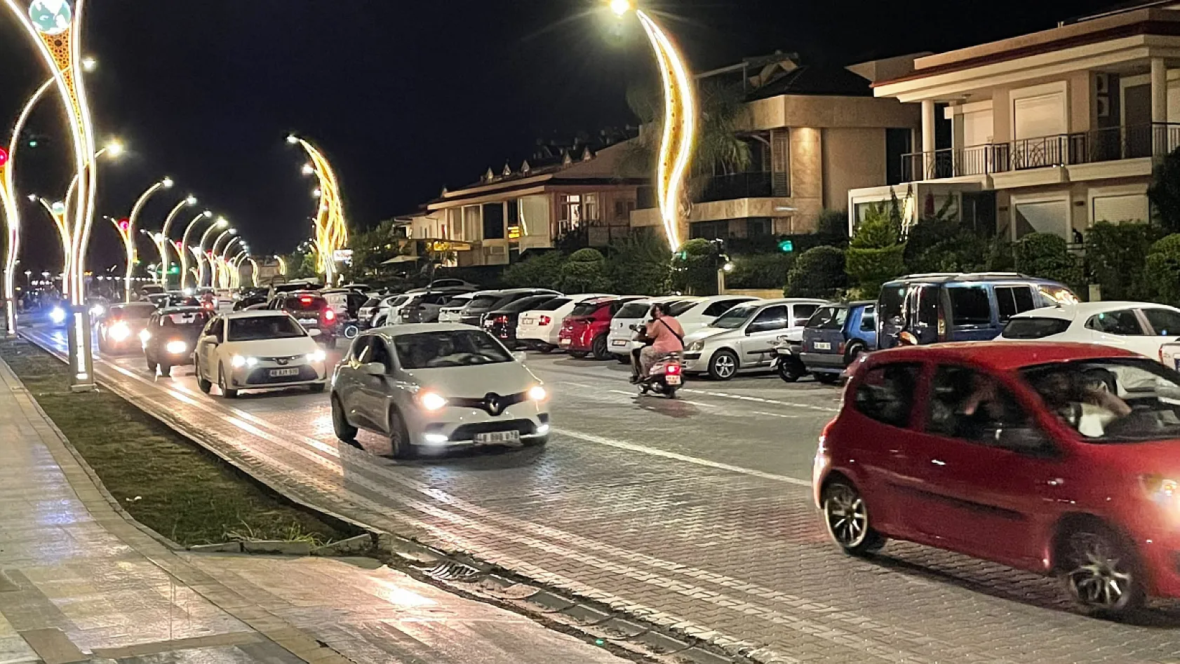 Fethiye Sahil Bandı'nda trafik yoğunluğu