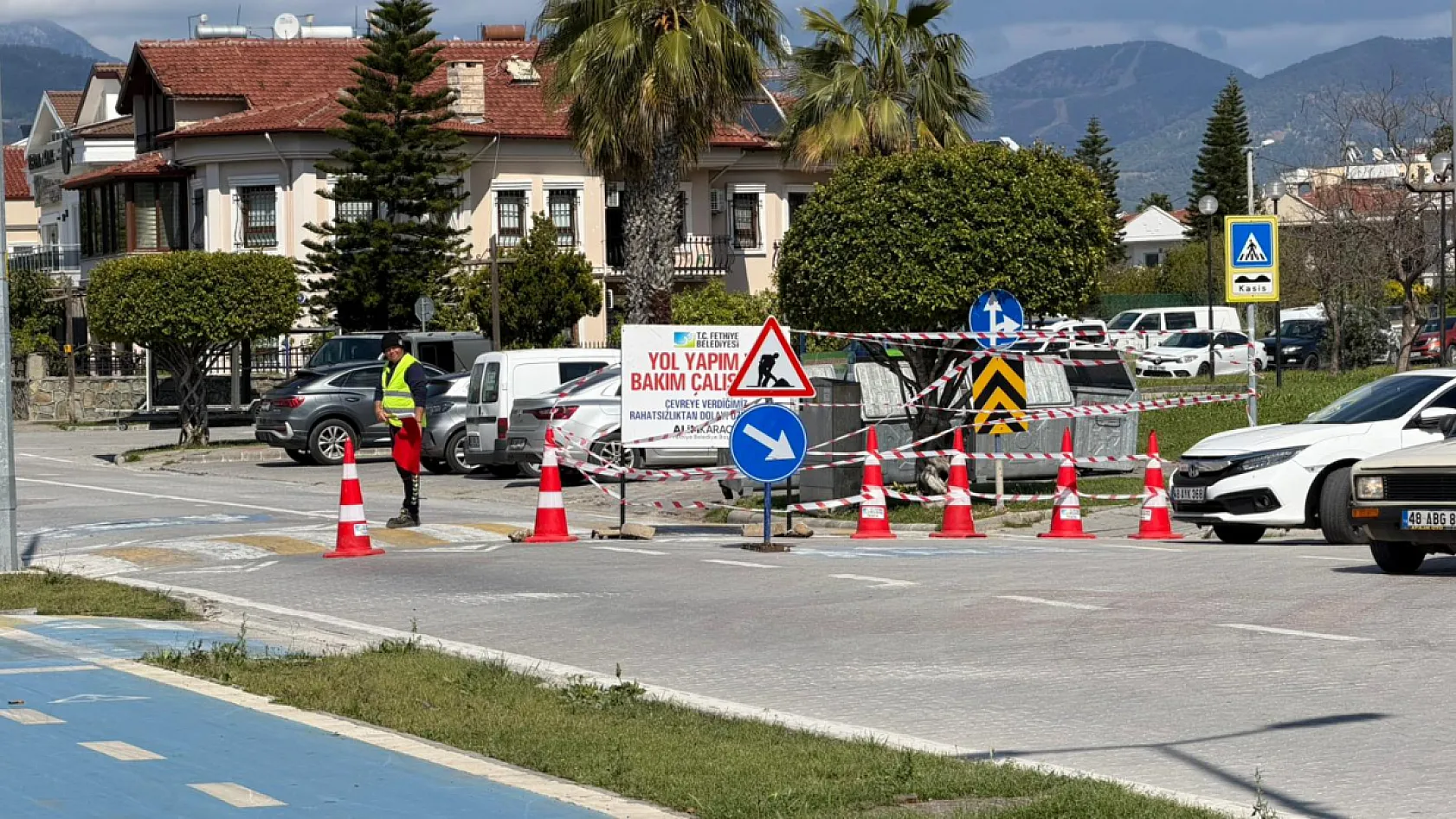 Fethiye Sahil Bandı'nda yol çalışması: Sürücüler Maliye Kavşağı'na yönlendiriliyor