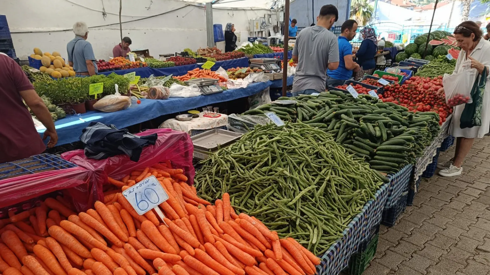 Fethiye Salı Pazarı'nda bayram telaşı: Arefe gününde fiyatlar