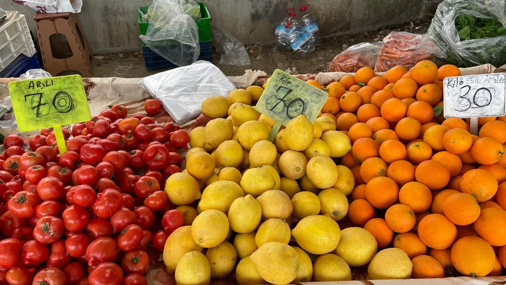 Fethiye Salı Pazarı'nda fiyatlar cep yakıyor: Sezon ürünleri zirvede