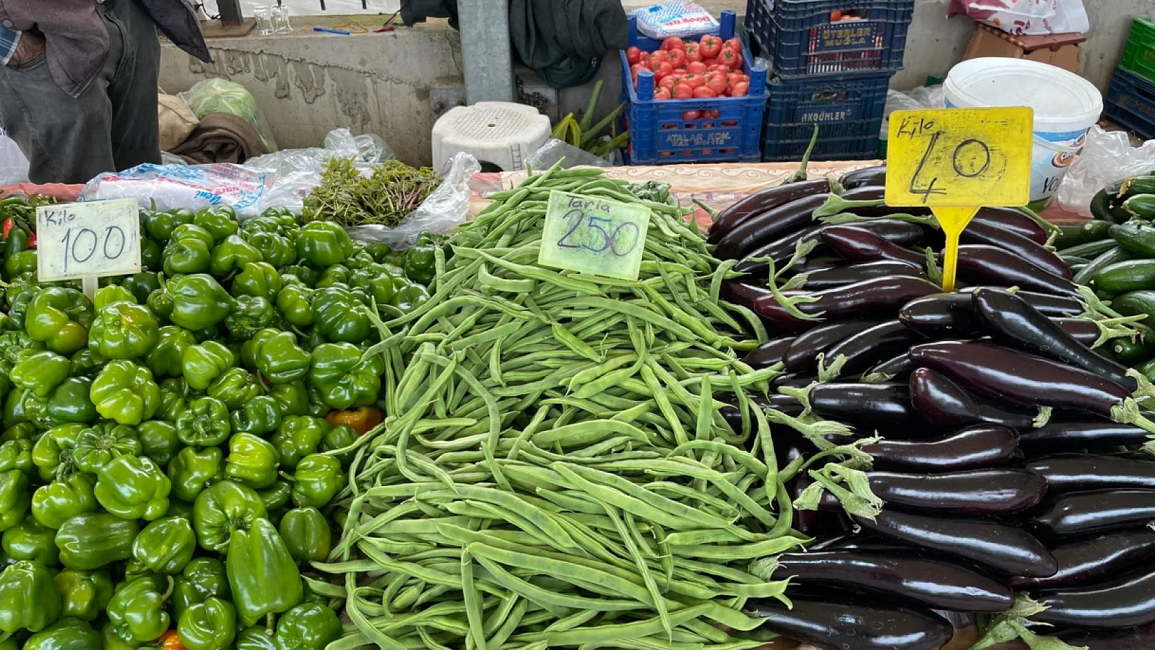 Fethiye Salı Pazarı'nda fiyatlar cep yakıyor: Sezon ürünleri zirvede