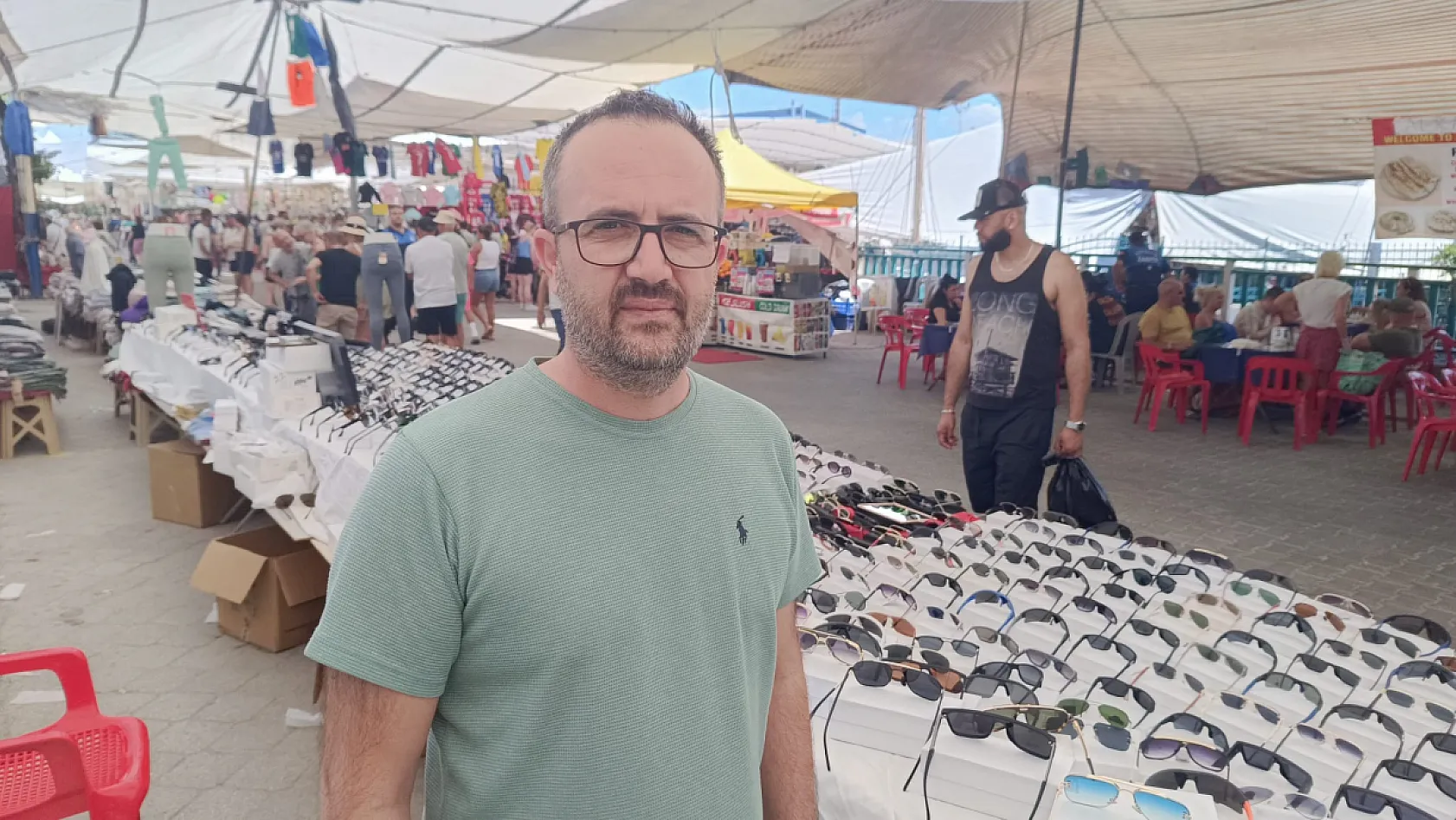 Fethiye Salı Pazarı'nda Gözlükçü Esnafı Okulların Kapanmasını Bekliyor: 'Asıl Hareketlilik O Zaman Başlar'