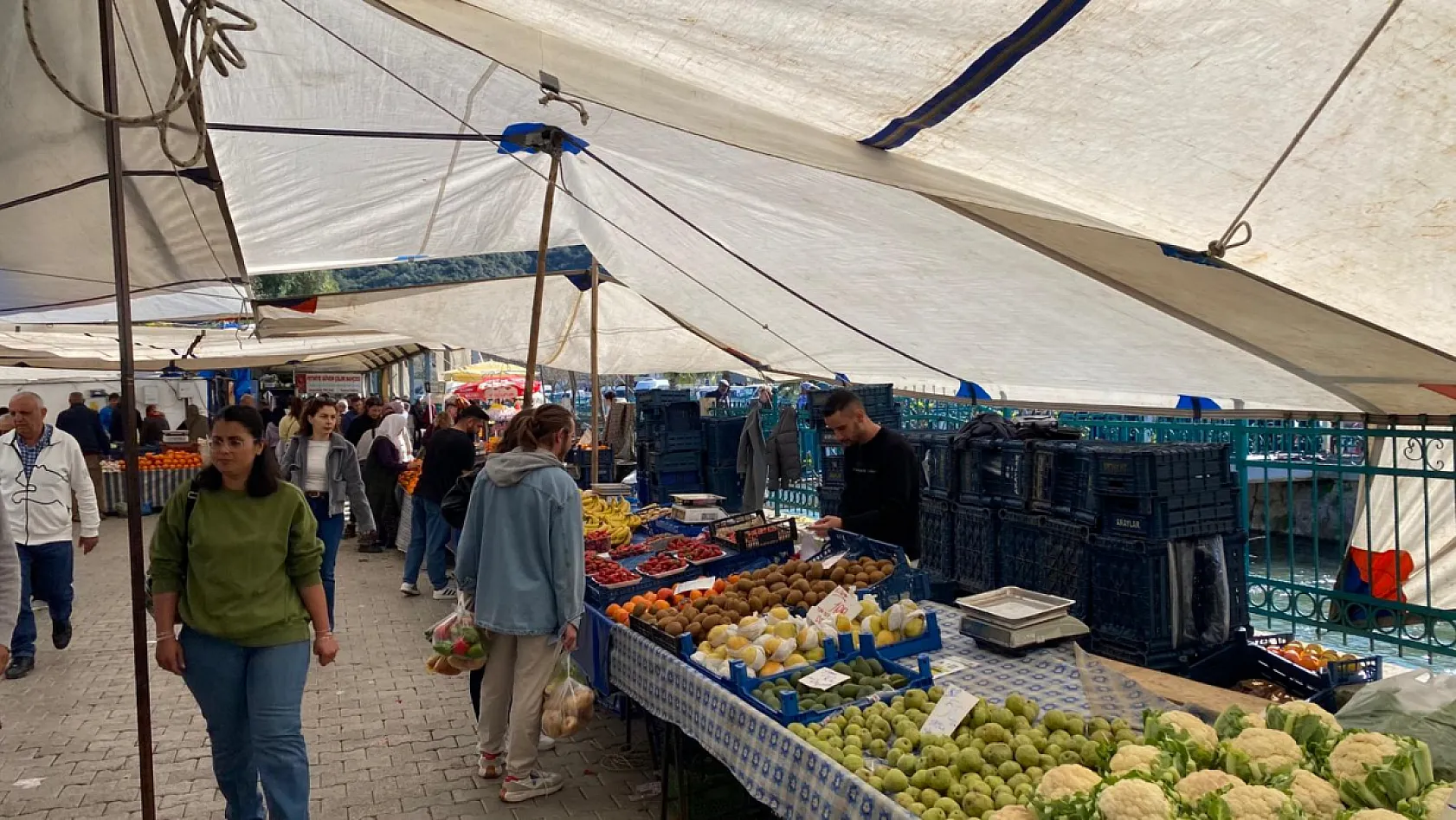 Fethiye Salı Pazarı'nda güncel fiyatlar: En ucuz yeşillik