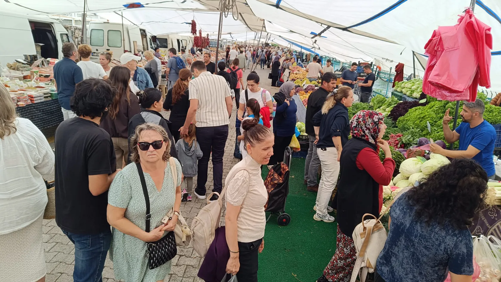 Fethiye Salı Pazarı'nda sebze ve meyve fiyatları