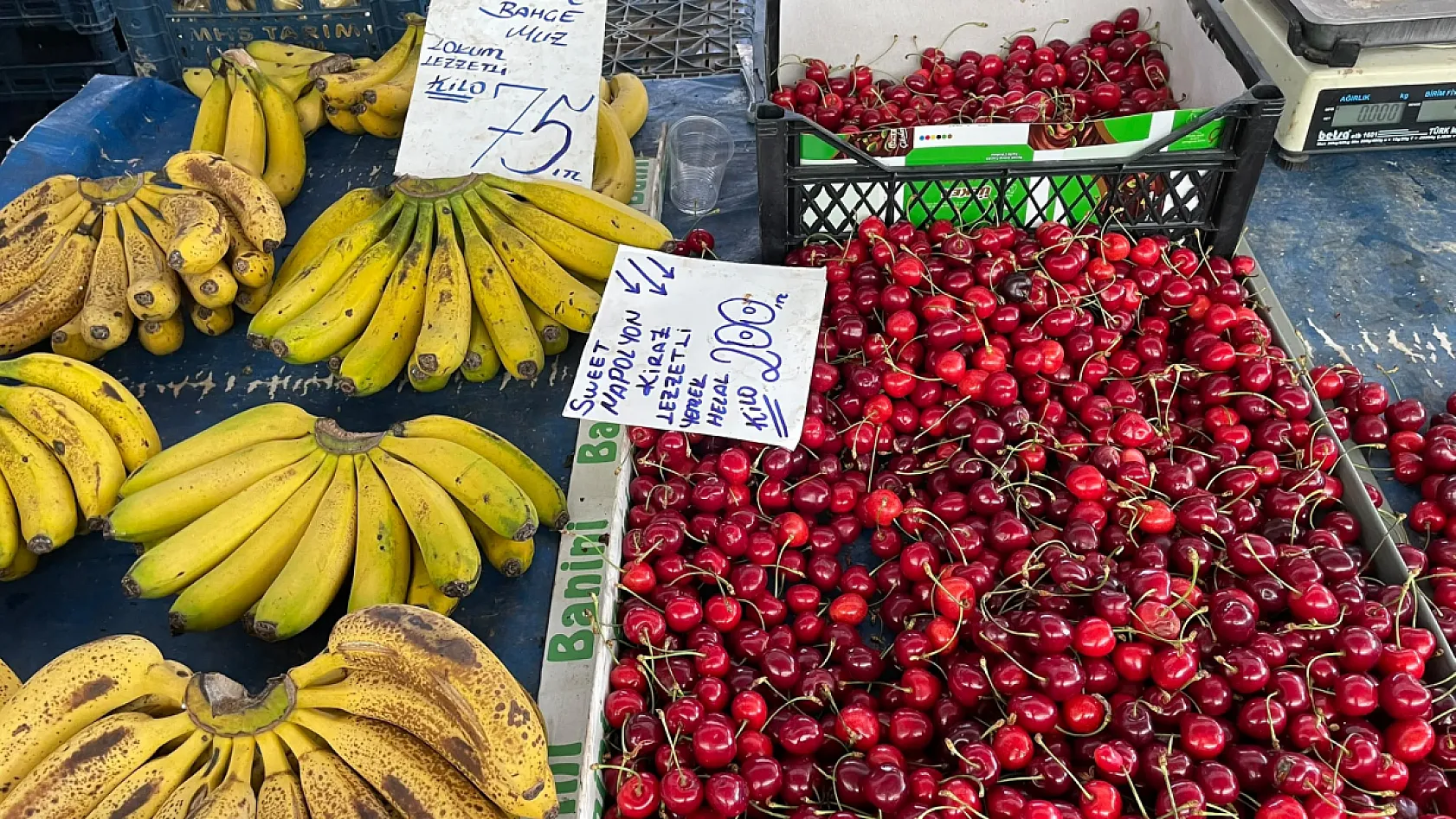 Fethiye Salı Pazarı'nda tezgahlar emek ve bereketle doldu
