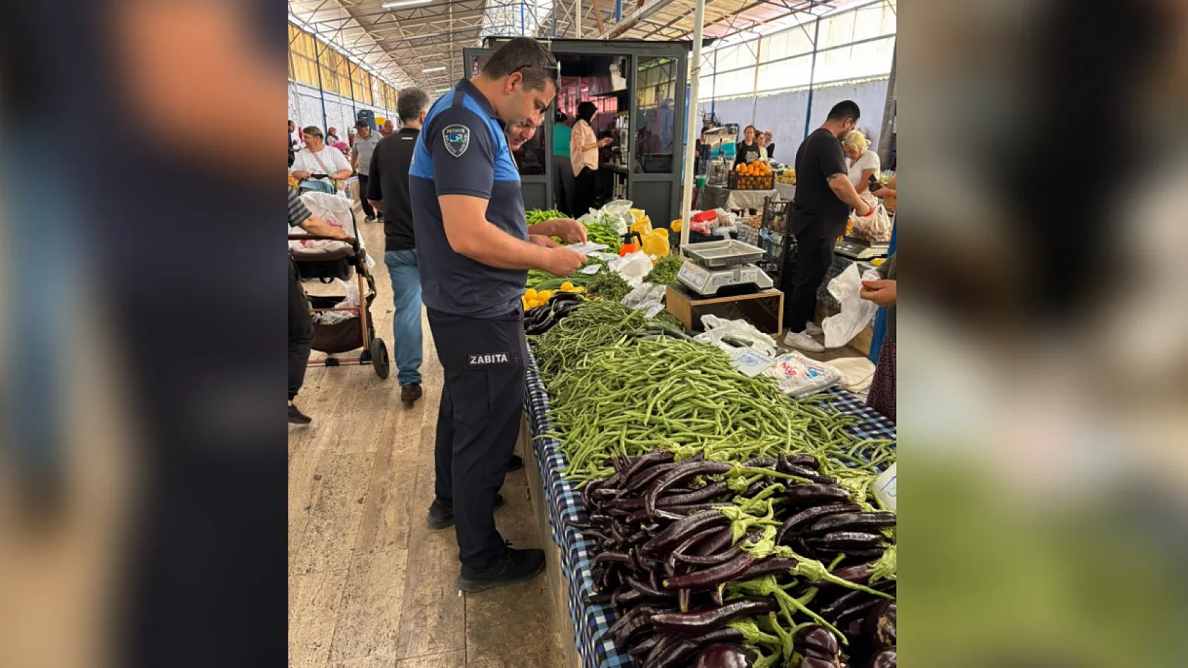 Fethiye Salı Pazarı'nda zabıta ekiplerinden kapsamlı denetim