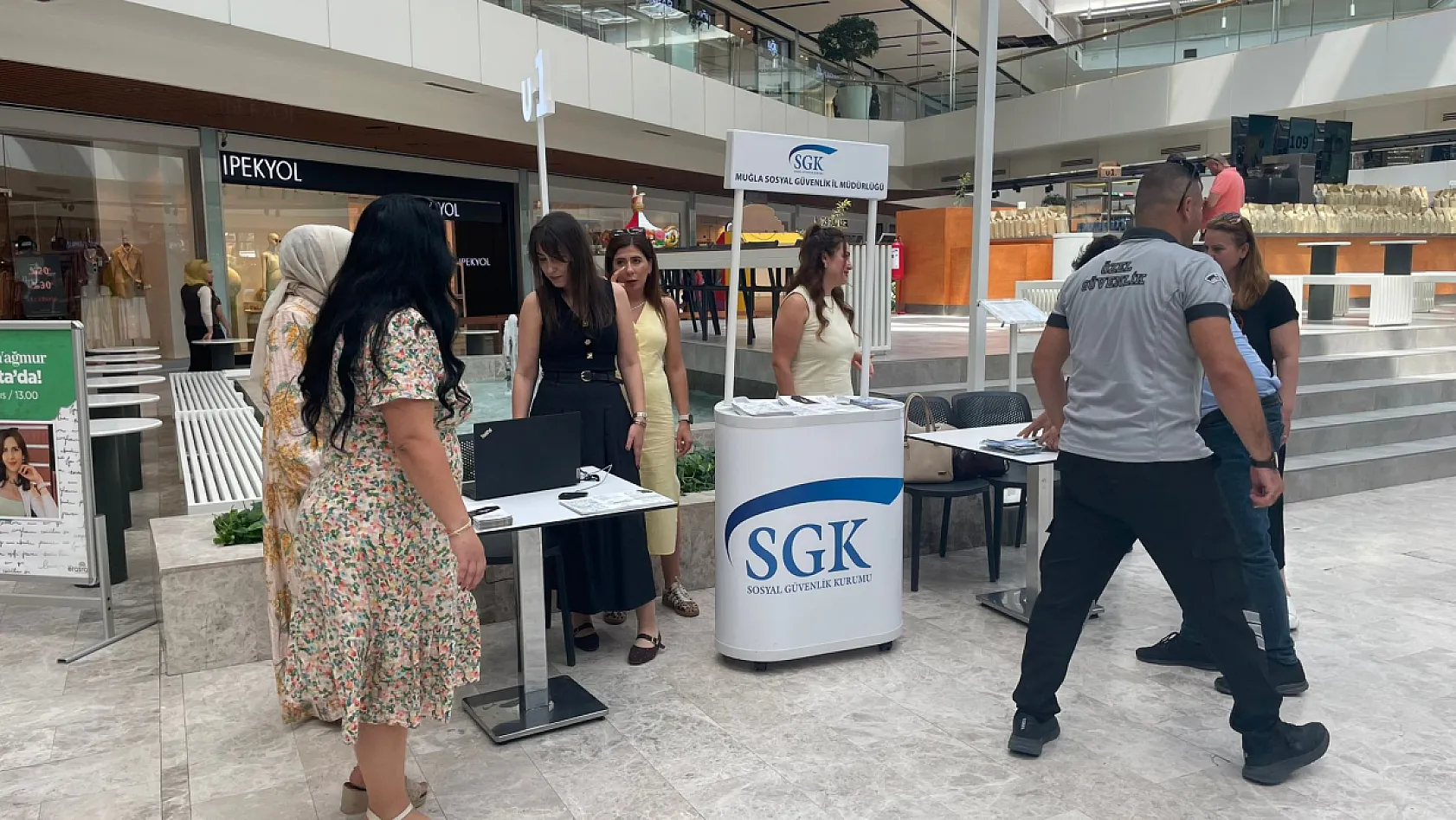 Fethiye SGK'dan AVM'de bilgilendirme standı