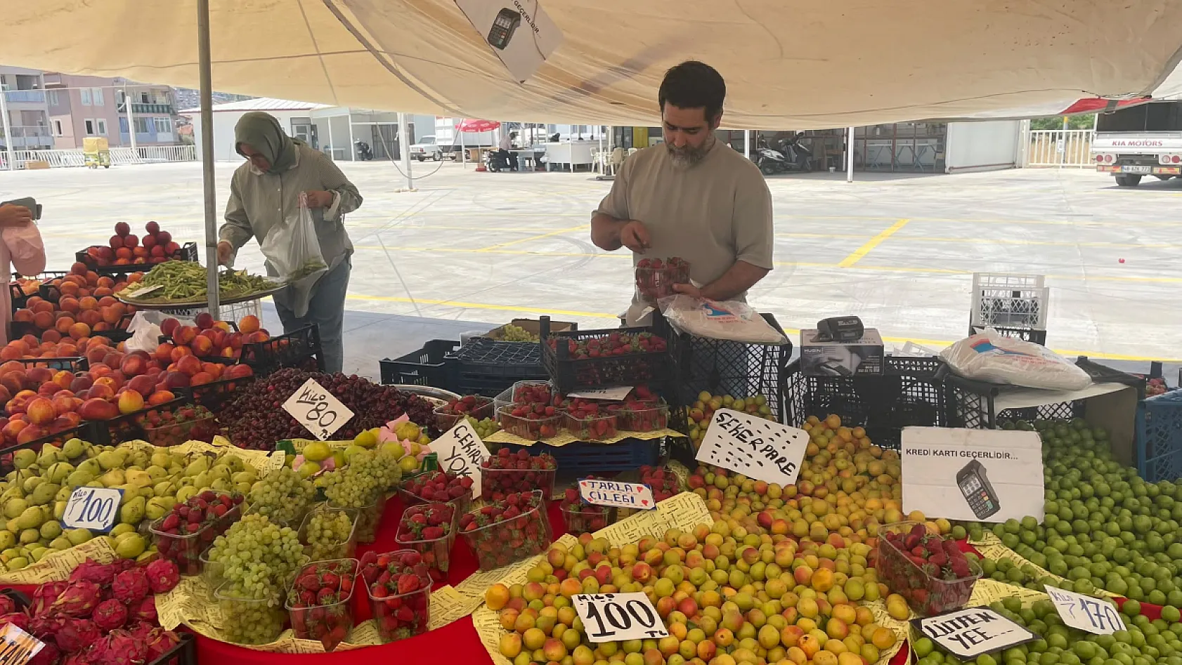 Fethiye Taşyaka Pazarı'nda esnaftan davet: 'Hem otopark rahat hem çeşidimiz bol'