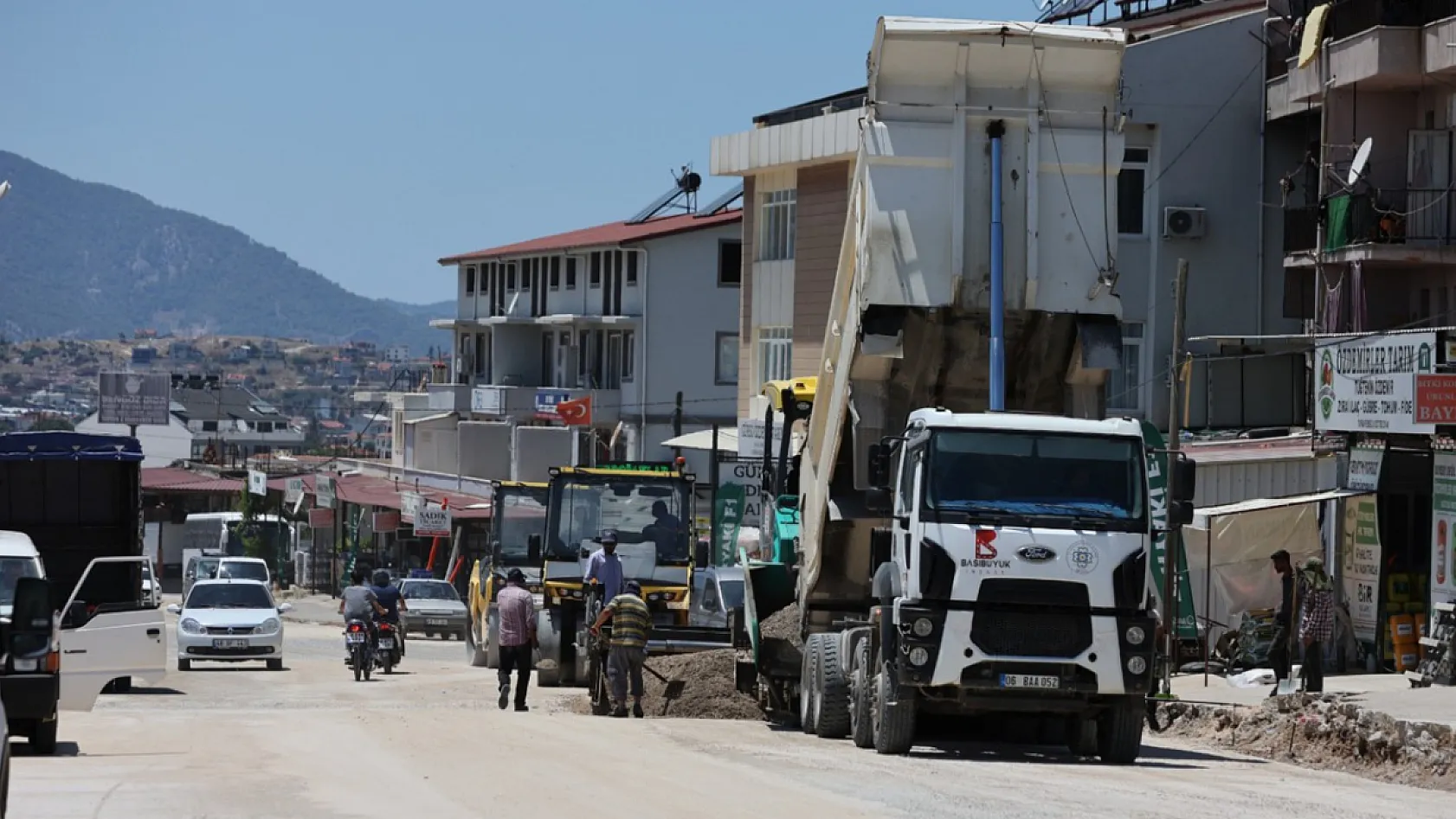 Fethiye toptancı hal bölgesinde yollar yenileniyor
