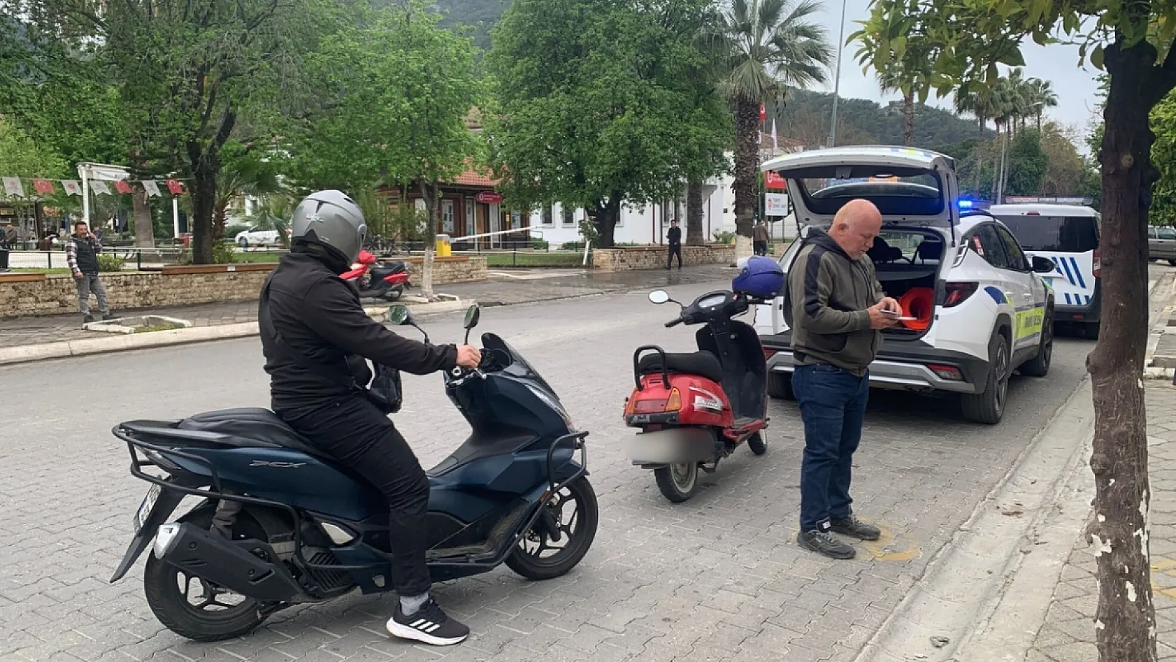 Fethiye trafiğinde güvenlik için rutin kontroller sürüyor