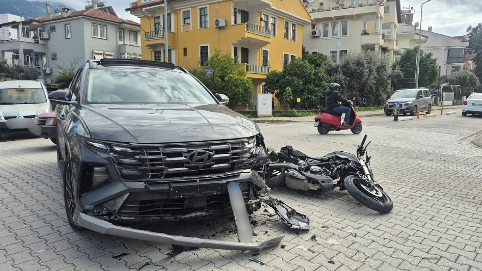 Fethiye Tuzla Mahallesi'nde motosiklet kazası: Sürücü hafif yaralı