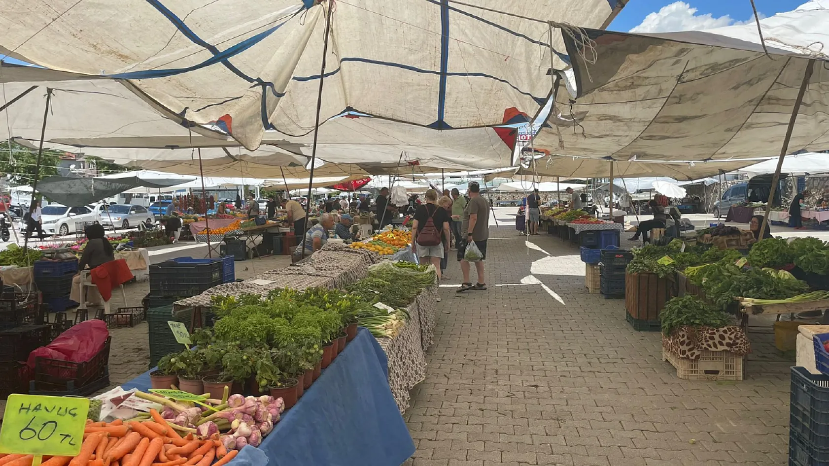 Fethiye Üretici Pazarı bayramda da hizmete devam etti