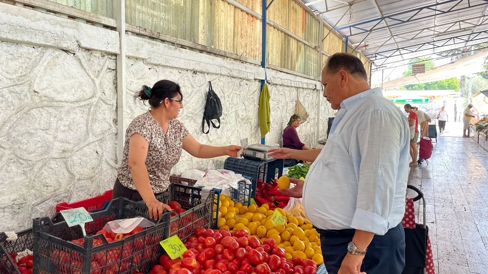 Fethiye Üretici Pazarı'nda belgeler ve ürünler tek tek kontrol edildi