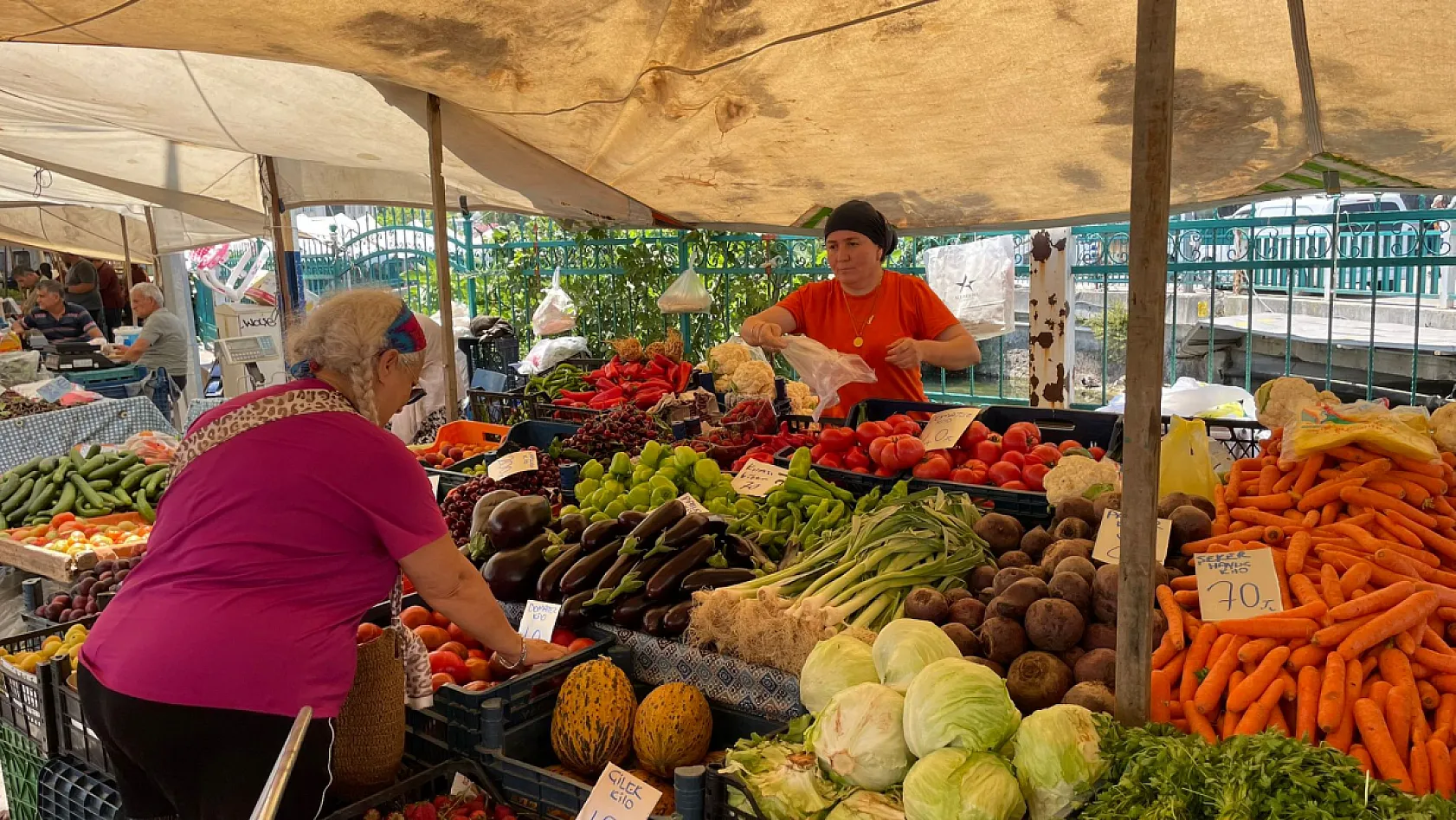 Fethiye Üretici Pazarı'nda haftanın güncel sebze ve meyve fiyatları