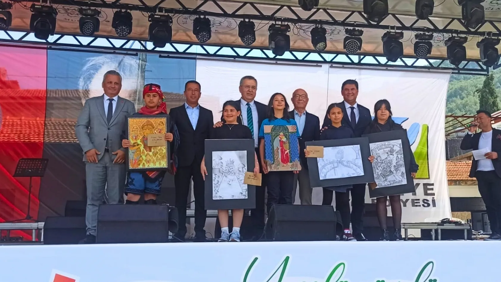 Fethiye Yeşilüzümlü'de festival coşkusu ödül töreni ve gösterilerle renklendi