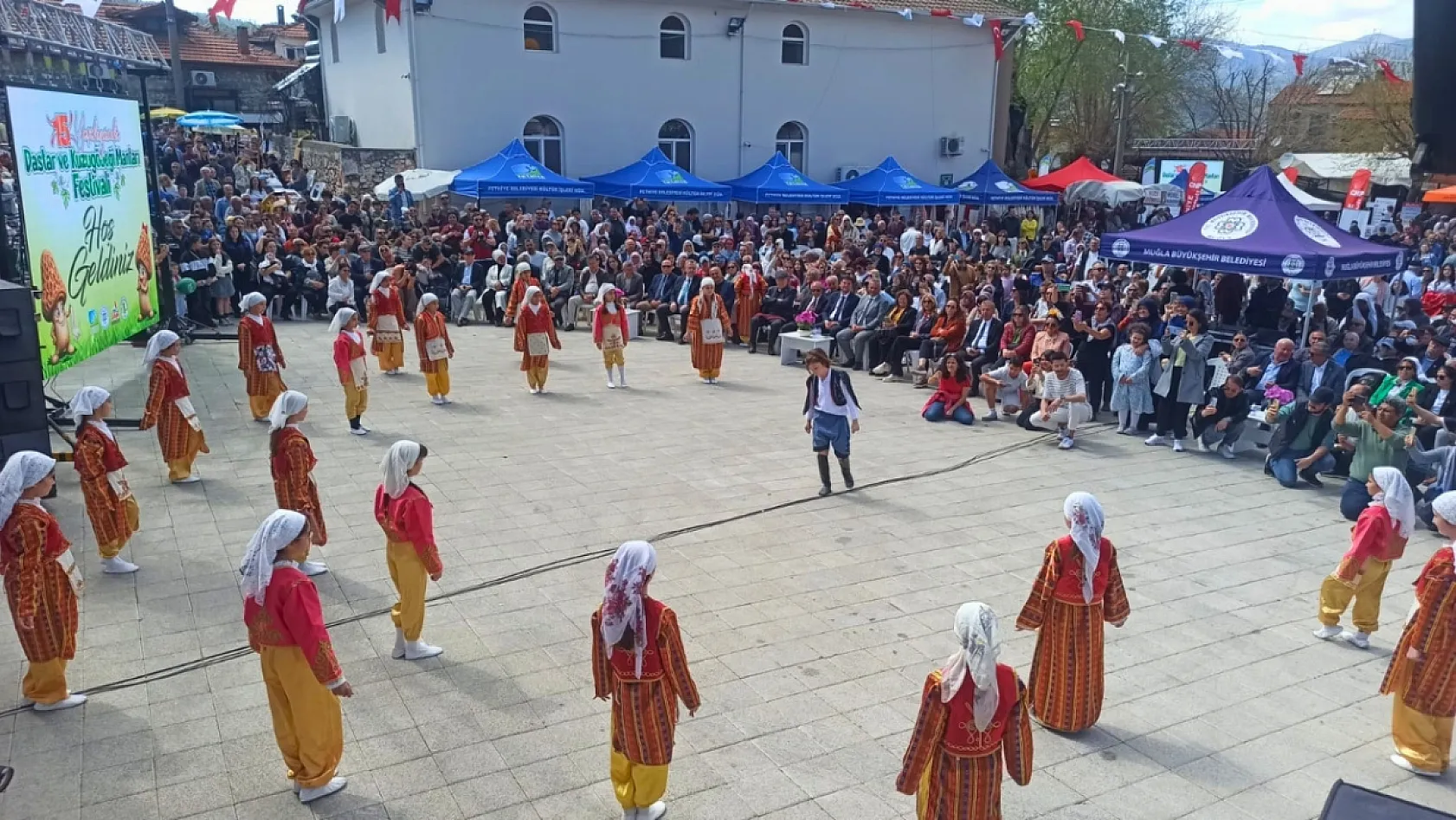 Fethiye Yeşilüzümlü'de festival coşkusu ödül töreni ve gösterilerle renklendi