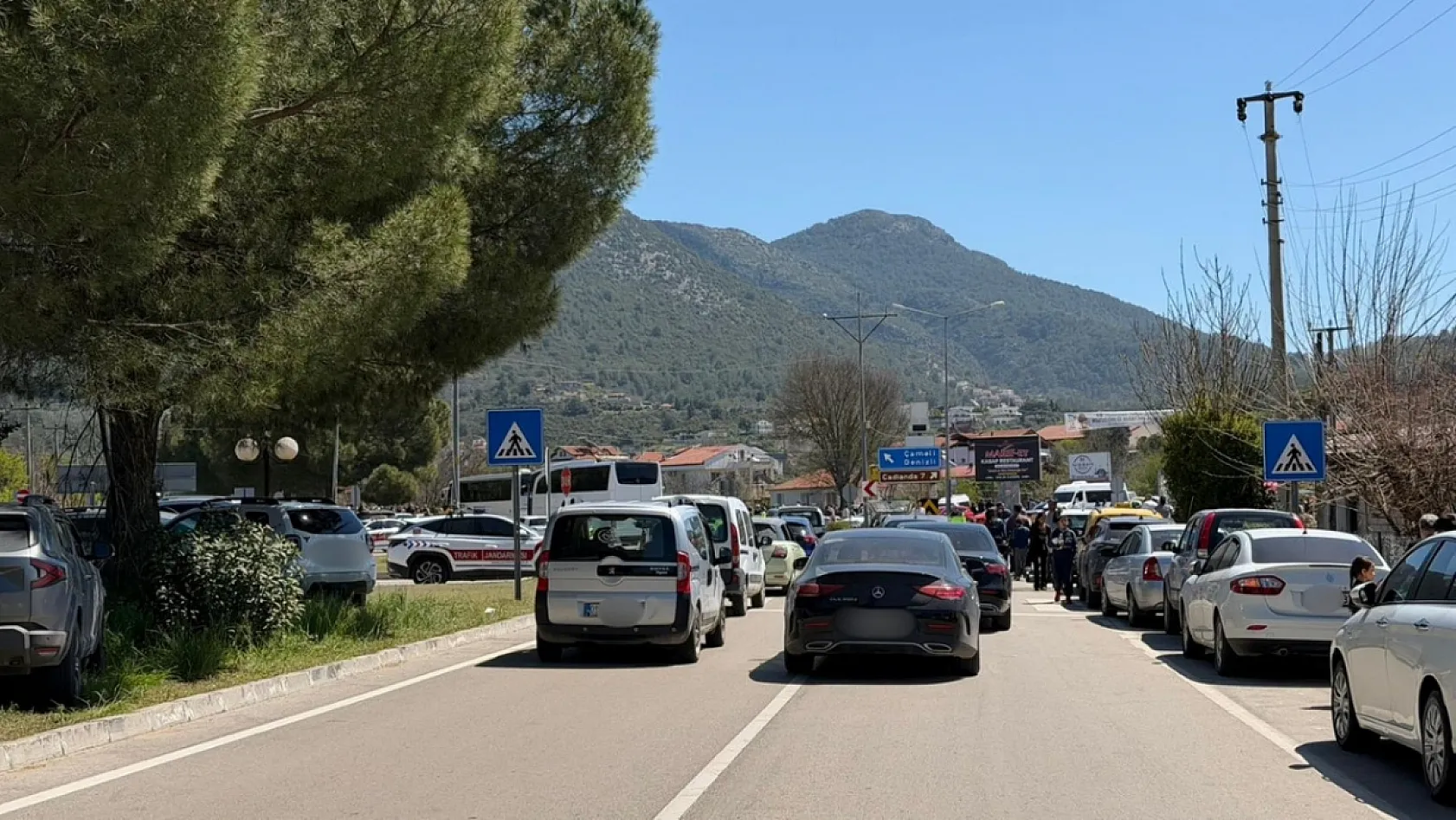 Fethiye Yeşilüzümlü'de Festival yoğun ilgi görüyor: Trafik yavaşladı
