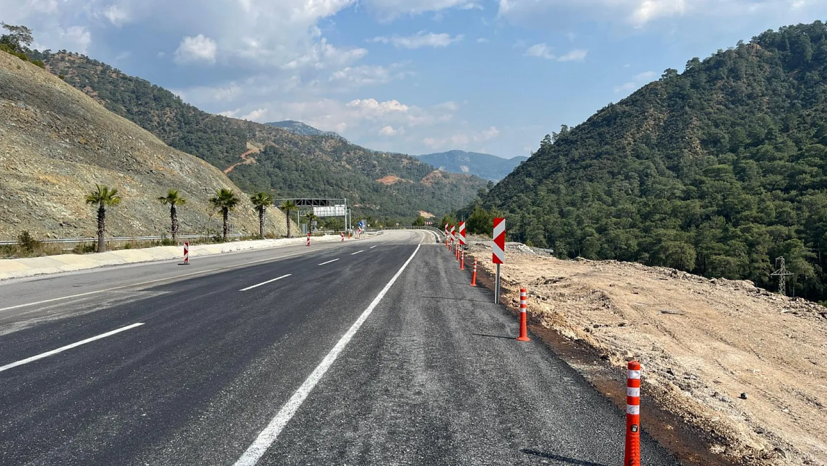 Fethiye yolunda yağışın açtığı hasar onarıldı: Göcek Tüneli çıkışı kontrollü geçişte